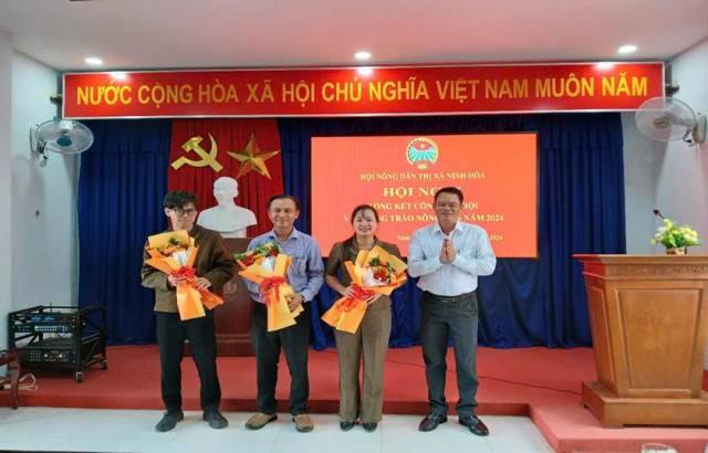 Anh-tin-bai